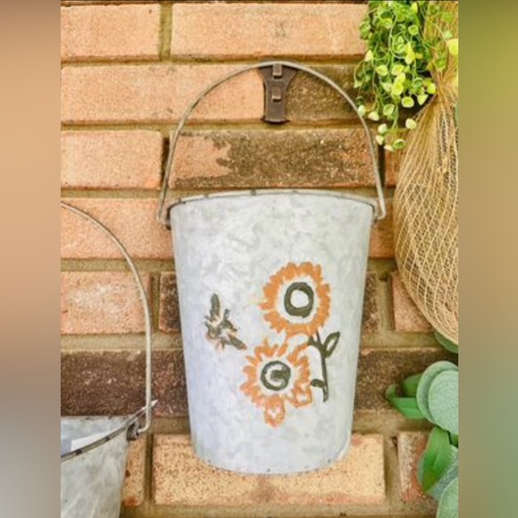 *Washed Metal Sunflower & Bee Wall Buckets Set of 2 - Picture 2 of 11